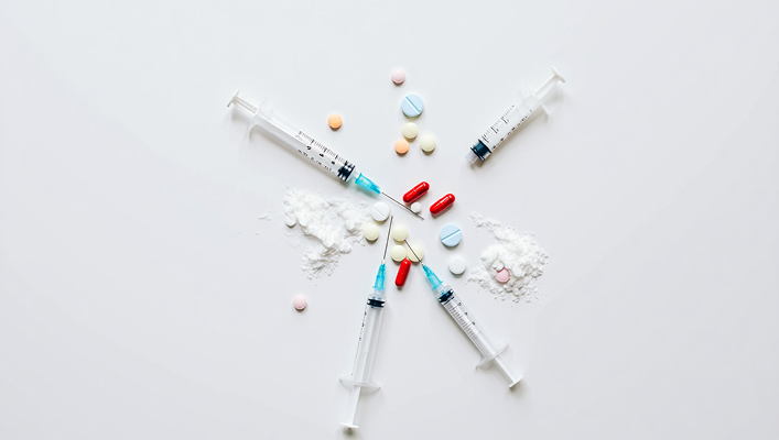 Куда обратиться, если требуется снятие ломки наркомана на дому